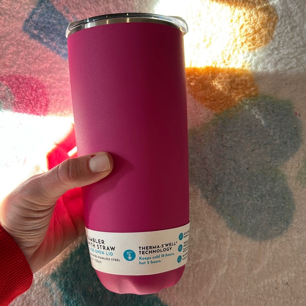 Swell reusable cup with straw
